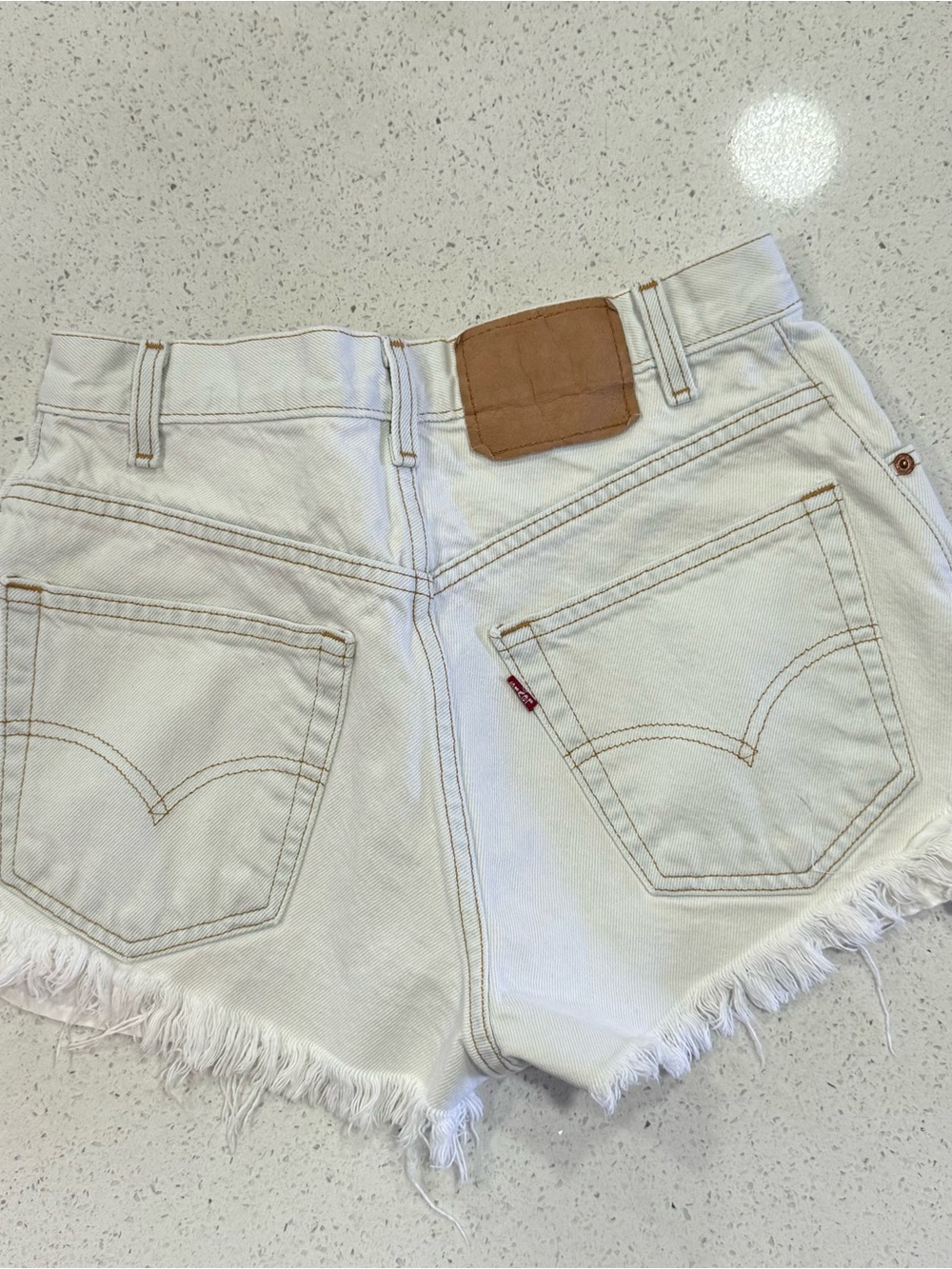 Vintage Levi’s 560 White Cutoff Shorts W30 90s Loose Fit High Waist Frayed Hem